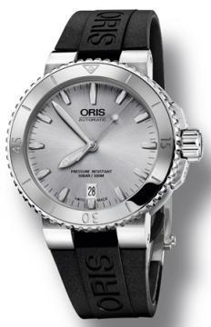 Buy this new Oris Aquis Date 40mm 01 733 7676 4141-07 4 21 34 mens watch for the discount price of £900.00. UK Retailer.