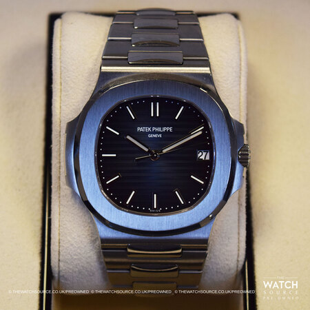 Pre-owned Patek Philippe Nautilius 5711/1a-010