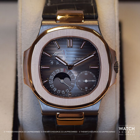 Pre-owned Patek Philippe Nautilius 5712gr-001