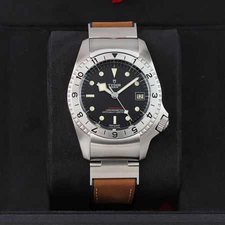 Pre-owned Tudor Black Bay P01 42mm M70150-0001