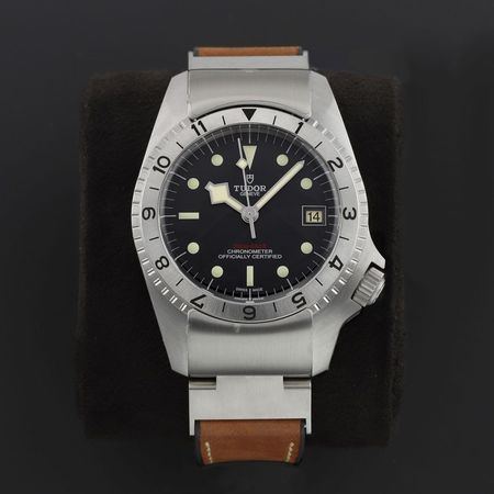 Pre-owned Tudor Black Bay P01 42mm M70150-0001