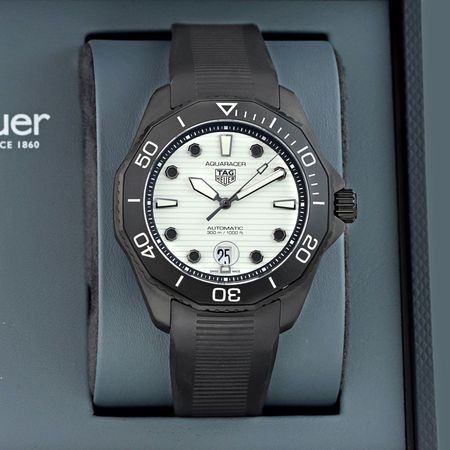 Pre-owned Tag Heuer Aquaracer Automatic Nightdiver 43mm WBP201D.FT6197