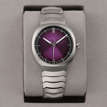 Pre-owned H. Moser & Cie. Streamliner Center Seconds Purple Haze 40mm 6201-1201