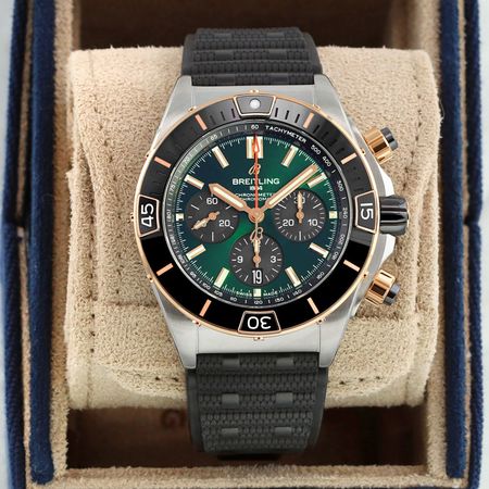 Pre-owned Breitling Super Chronomat B01 44mm UB0136251L1S1