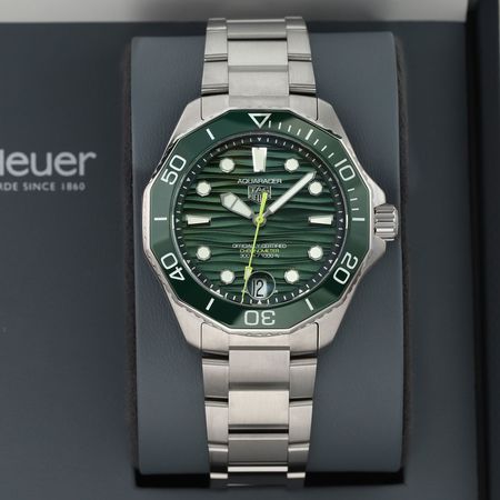 Pre-owned Tag Heuer Aquaracer Professional 300 Date 42mm WBP5116.BA0013